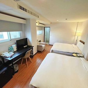 Deluxe Quadruple Room Bath